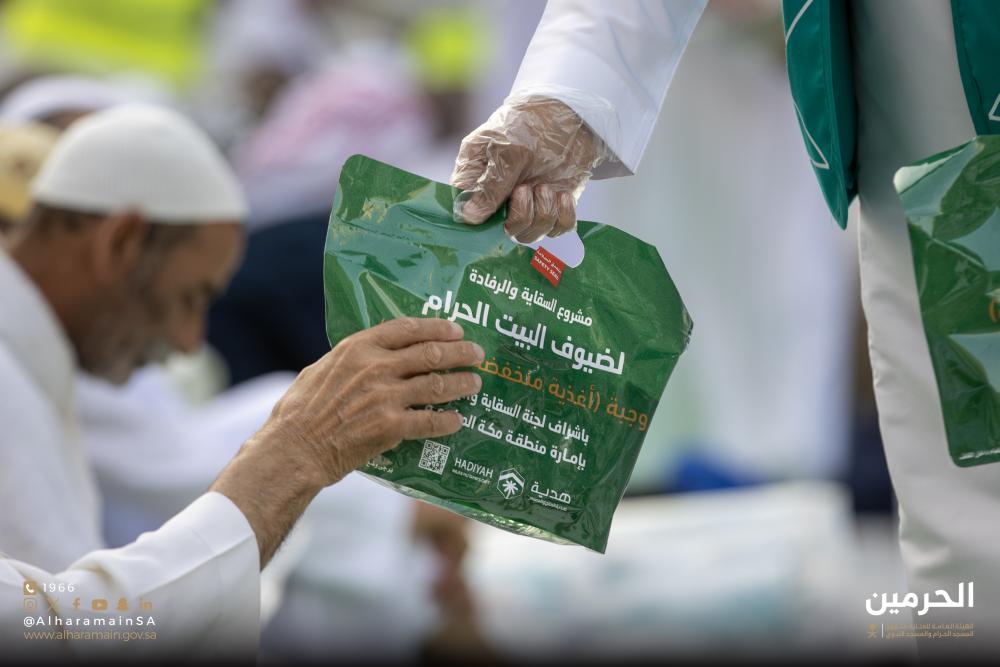 من 10 ملايين وجبة إفطار في الحرمين الشريفين خلال النصف الأول من رمضان