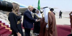 الرئيس الأمريكي يصل الرياض ، وخادم الحرمين الشريفين في مقدمة مستقبليه